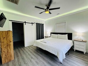 5 soverom, strykejern/-brett, wi-fi og sengetøy