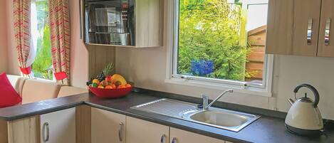 Fridge, oven, stovetop, toaster