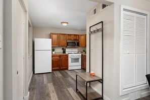 Refrigerador, microondas, horno y parrilla de estufa 