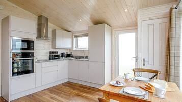 Réfrigérateur, four, plaque de cuisson, lave-vaisselle