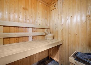 Sauna - Luxurious and contemporary lodge with stunning countryside views. (Bretby, Derbyshire)