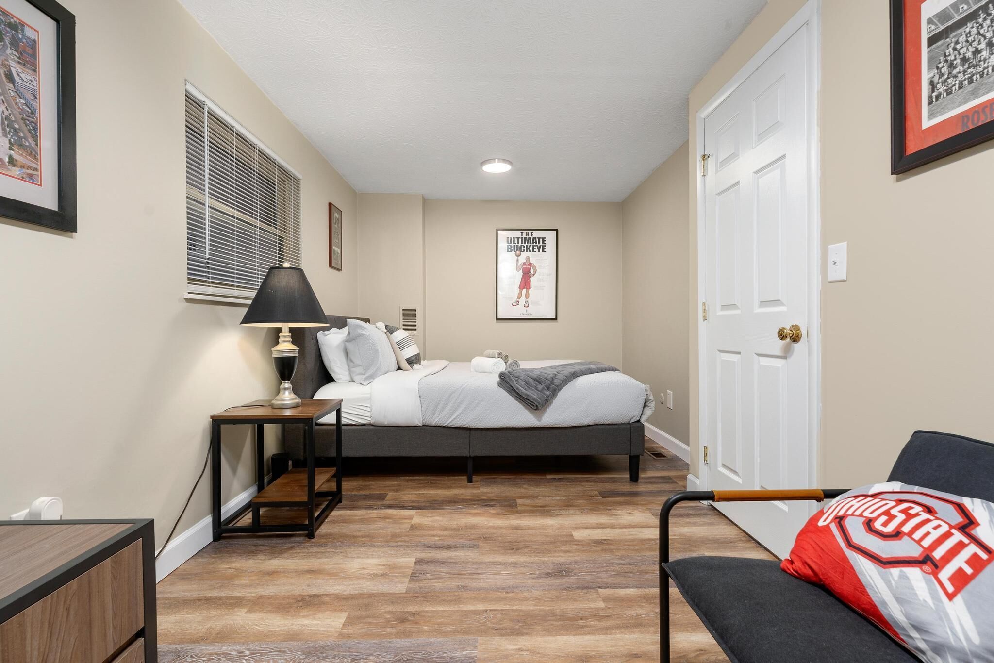 4 habitaciones, tabla de planchar con plancha, wifi y ropa de cama 