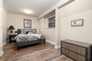 4 chambres, fer et planche à repasser, Wi-Fi, literie fournie