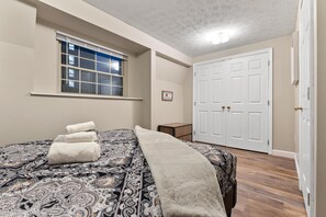 4 habitaciones, tabla de planchar con plancha, wifi y ropa de cama 