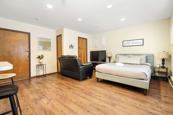 1 bedroom, WiFi, bed sheets - Studio Near High St and Campus (Columbus)