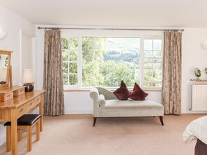 5 bedrooms, individually decorated, individually furnished, free WiFi