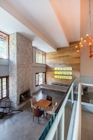 2 bares/lounges