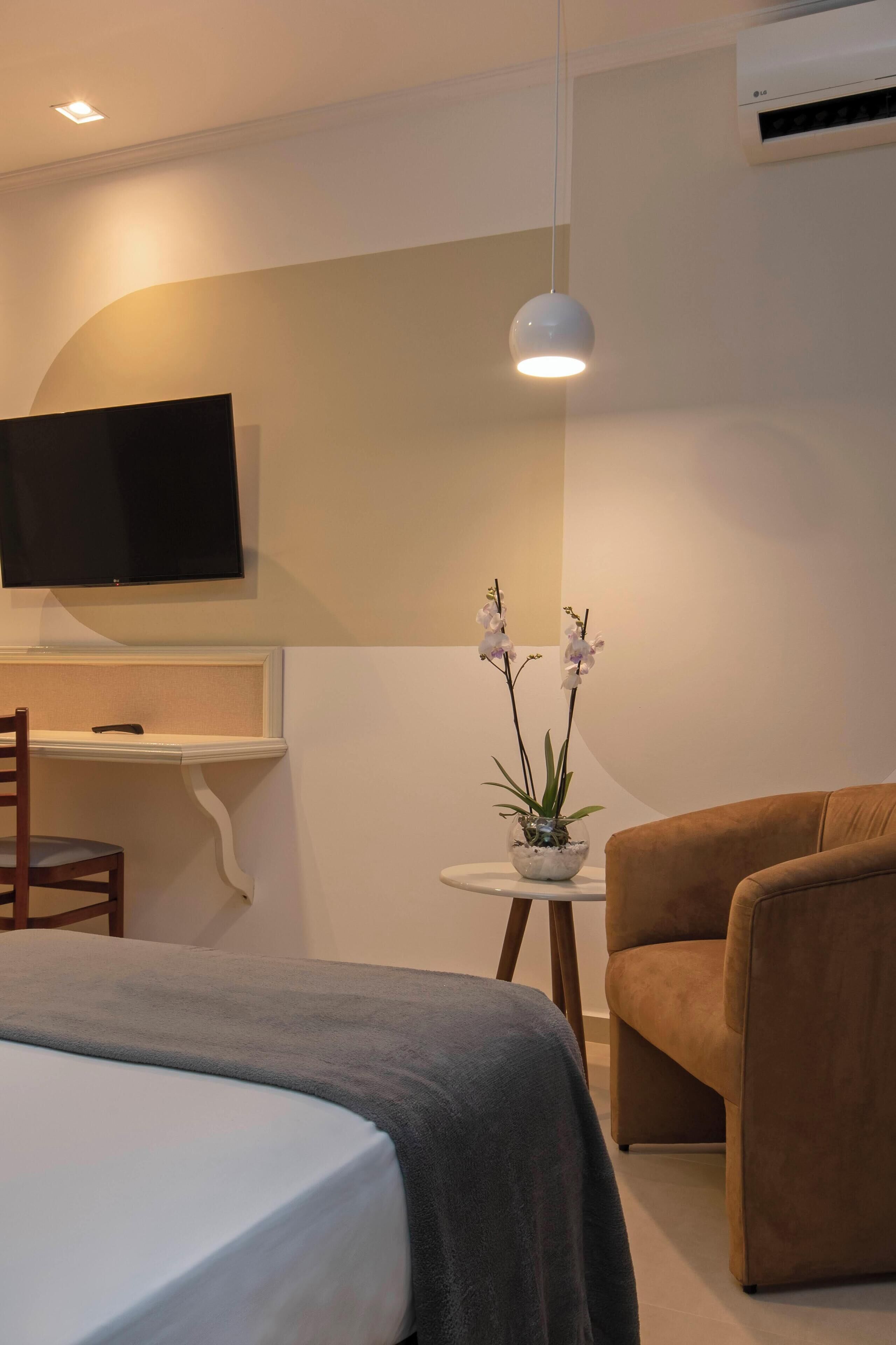 Premier Room, 1 King Bed | In-room safe, desk, blackout drapes, free WiFi