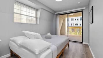 6 bedrooms, iron/ironing board, WiFi, bed sheets