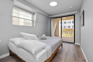 6 bedrooms, iron/ironing board, WiFi, bed sheets