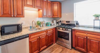 Centrally located near High St