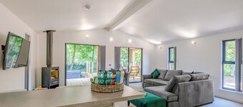 2 bedroom accommodation in Annbank, Ayr
