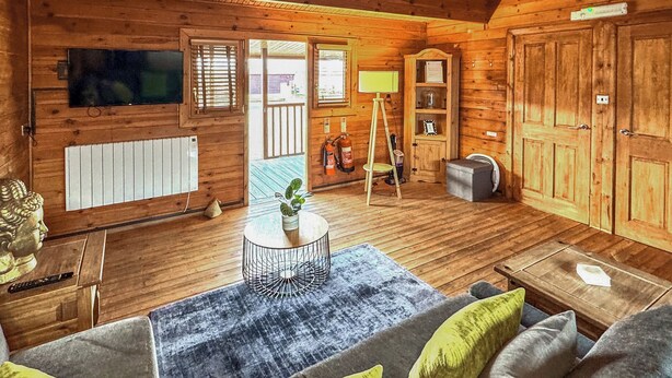 Living area - 2 bedroom accommodation in Market Bosworth, near Nuneaton (Market Bosworth, near Nuneaton)