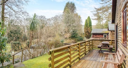 Comfortable log cabin offering self-catering in the heart of Cornwall.