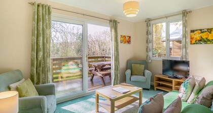 Comfortable log cabin offering self-catering in the heart of Cornwall.