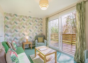 Living area - Comfortable log cabin offering self-catering in the heart of Cornwall. (Ruthernbridge, Nr Bodmin)