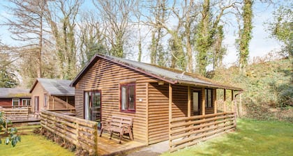 Comfortable log cabin offering self-catering in the heart of Cornwall.