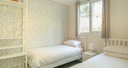 Comfortable log cabin offering self-catering in the heart of Cornwall.