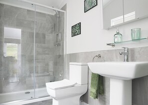 Bathroom - 3 bedroom accommodation in Kielder (Kielder)