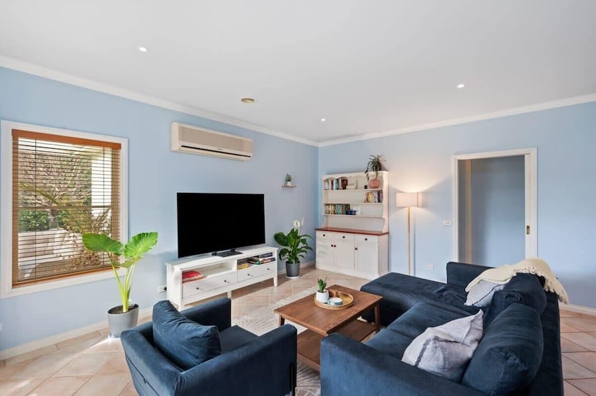 Villa Avisa: 3 Minute Walk To White's Beach - Torquay