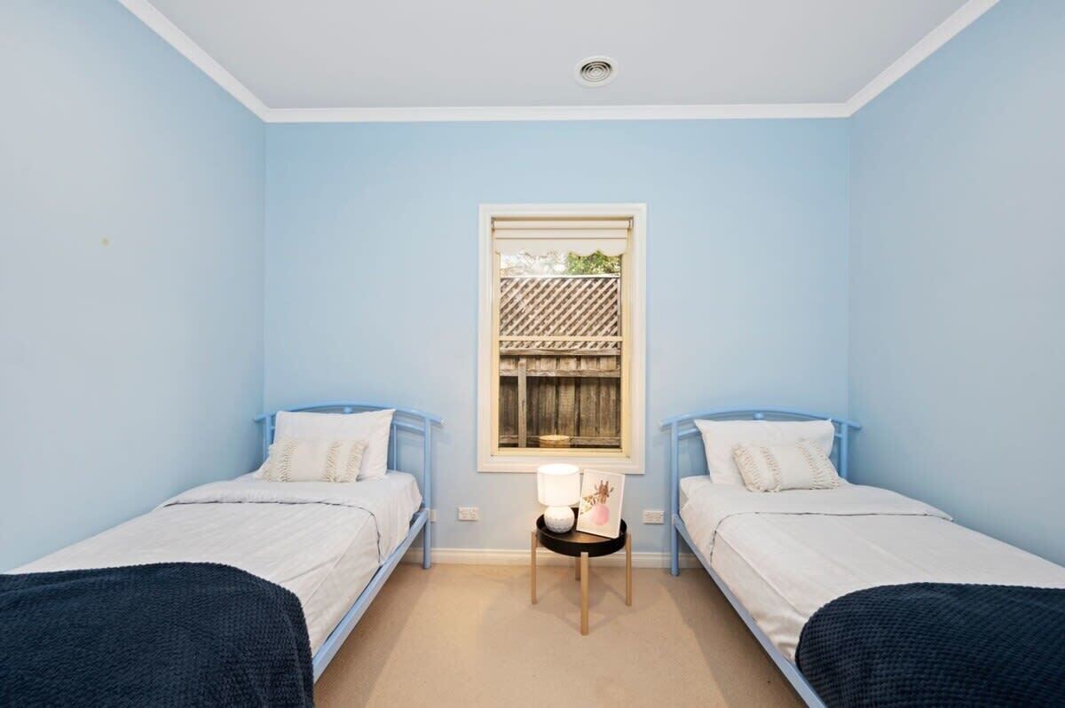 4 bedrooms, desk, iron/ironing board, travel cot