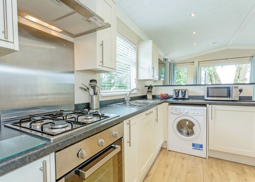 New in 2017. Modern and contemporary 14ft-wide lodge style holiday home.