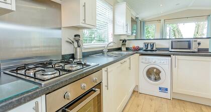 New in 2017. Modern and contemporary 14ft-wide lodge style holiday home.