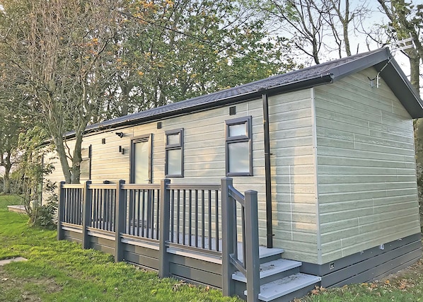 Exterior - New in 2017. Modern and contemporary 14ft-wide lodge style holiday home. (Hawes,)