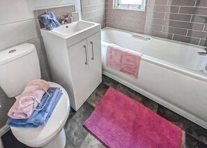 Towels - Luxury lodge with one double with en suite shower and one twin. (Thirsk)