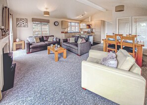 Living area - Luxury lodge with one double with en suite shower and one twin. (Thirsk)