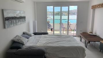 1 slaapkamer, een strijkplank/strijkijzer, gratis wifi, beddengoed