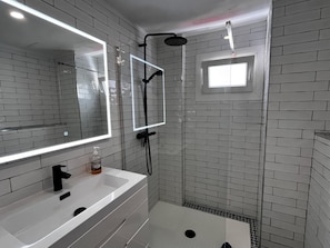 Shower, hair dryer, towels, toilet paper