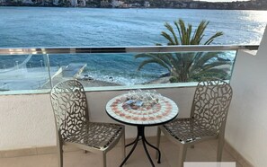 Outdoor dining - Santa Ponsa Mallorca first line of sea - Aparthotel (Santa Ponça)