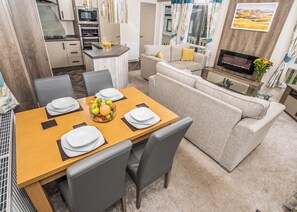 Dining - Top of the range and extremely spacious five star luxury holiday home. (Budleigh Salterton)