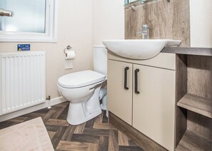 Bathroom - Top of the range and extremely spacious five star luxury holiday home. (Budleigh Salterton)