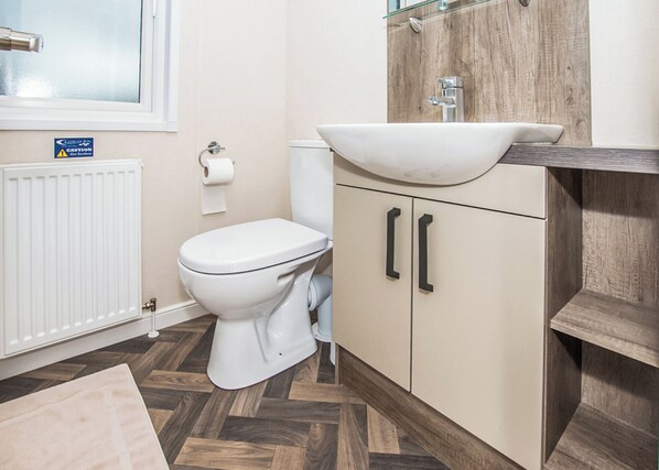 Bathroom - Top of the range and extremely spacious five star luxury holiday home. (Budleigh Salterton)