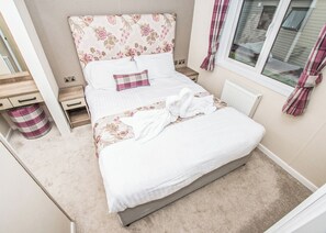 3 bedrooms, free WiFi - Top of the range and extremely spacious five star luxury holiday home. (Budleigh Salterton)