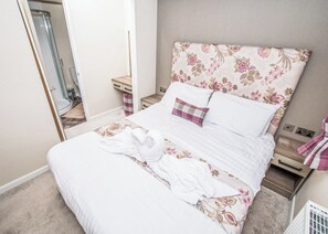 3 bedrooms, free WiFi - Top of the range and extremely spacious five star luxury holiday home. (Budleigh Salterton)