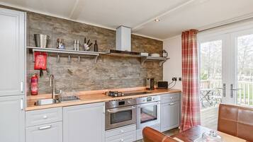 Fridge, oven, stovetop, toaster