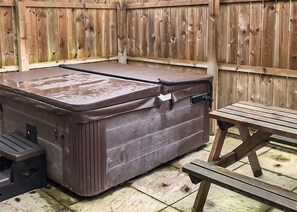 Property grounds - Comfortable modern cottage with one double and one with adult size bunks. (Bridlington)