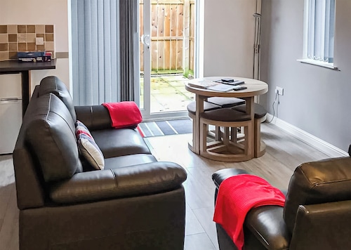 Comfortable modern cottage with one double and one with adult size bunks.