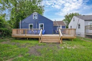 A blue house with a wooden deck and a small window. - The Lucky 7's Inn-5 Beds (Columbus)