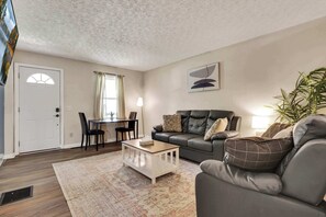 Una televisión, una oficina