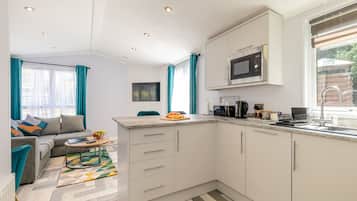 Fridge, oven, stovetop, toaster