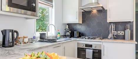Fridge, oven, stovetop, toaster