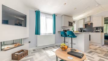 Fridge, oven, stovetop, toaster