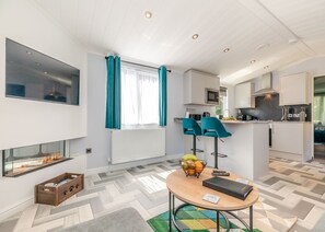 Réfrigérateur, four, plaque de cuisson, grille-pain