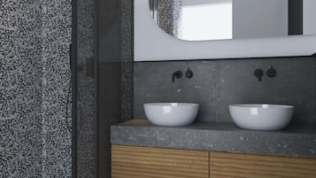 Chuveiro, chuveiro com efeito de chuva, produtos de toalete grátis