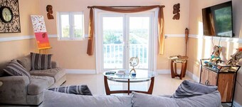 A Welcoming three-bedroom Beachfront Cottage