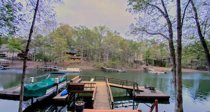 Charming Lakefront Log Cabin on LKN Quiet Cove